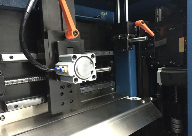 TPS-S8900全自動彎字機V型工業(yè)級刨槽方式.jpg TPS-S8900全自動彎字機V型工業(yè)級刨槽方式.jpg