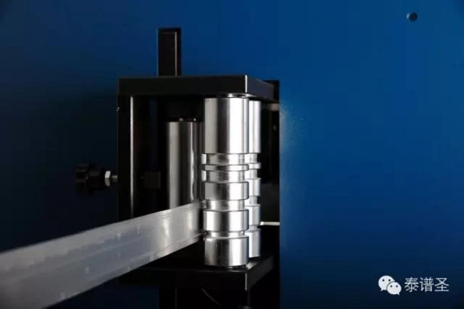 TPS-S6720前置送料矯直機(jī)構(gòu).jpg TPS-S6720前置送料矯直機(jī)構(gòu).jpg