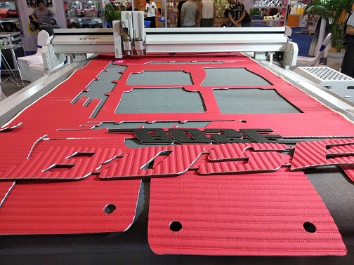 汽車內(nèi)飾行業(yè)切割機(jī).jpg 汽車內(nèi)飾行業(yè)切割機(jī).jpg